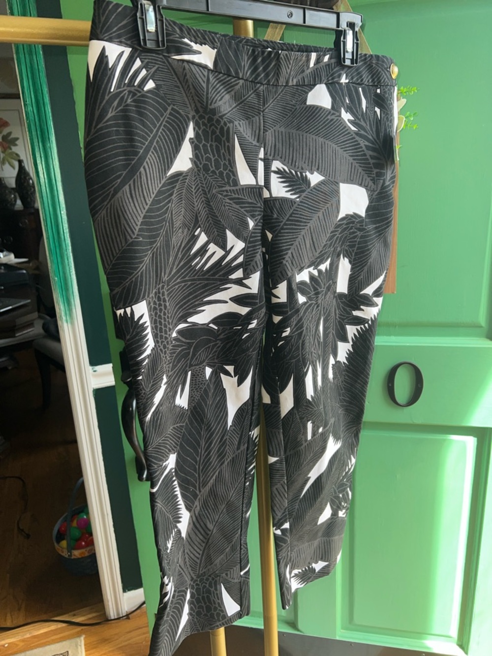 Chico's Black and White Tropical Leaf Print Pants